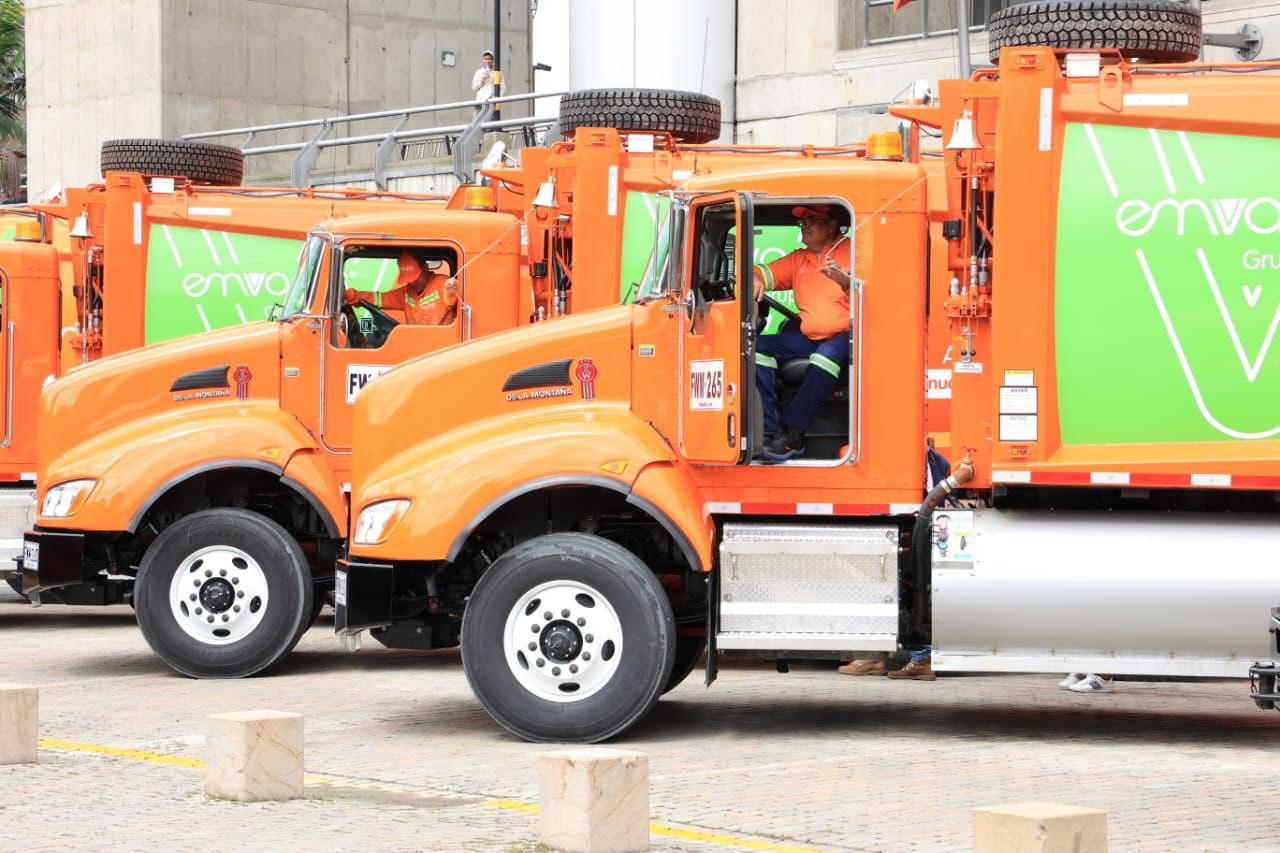 23 nuevos vehículos ya circulan por Medellín para resolver la crisis de las basuras Agenciapi.co